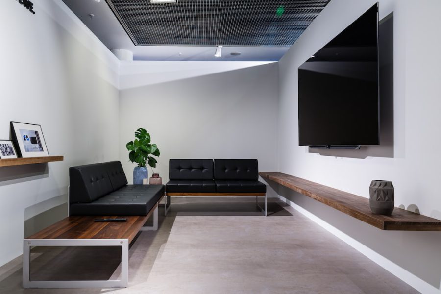 OLED, QNED, a może Mini LED? Telewizor z jakim wyświetlaczem wybrać?